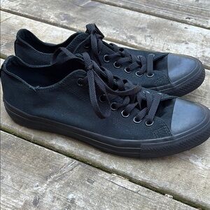 Converse Black on black Sneakers men’s 9/womens 11